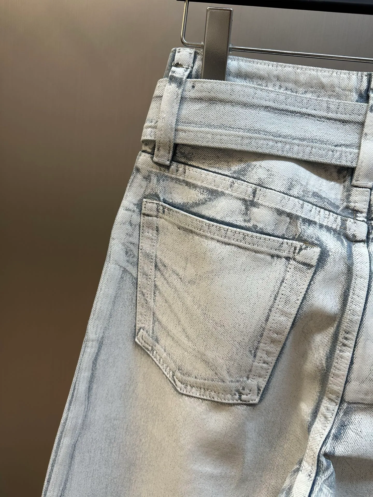 Ac （ ） ， Classic ， White ， 3D ， 。 size：32.34.36